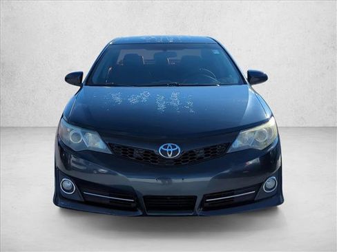 Used 2014 Toyota Camry SE image 2