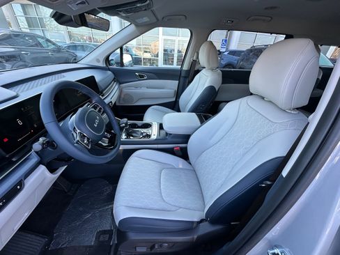 New 2026 Kia Carnival EX FWD image 40