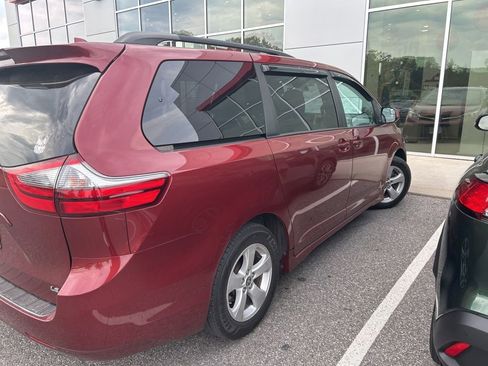 Used 2020 Toyota Sienna LE FWD image 3