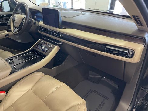 Used 2020 Lincoln Aviator Reserve w/ Equipment Group 202A AWD/4WD image 43