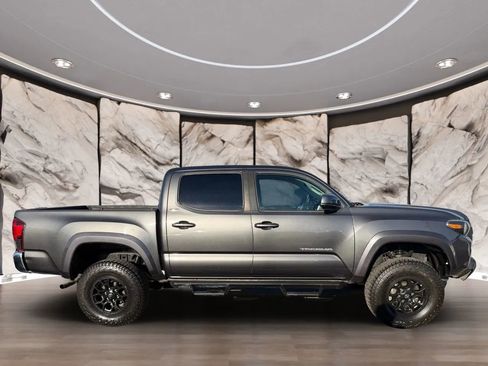 Used 2019 Toyota Tacoma SR5 image 4