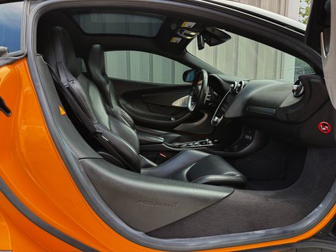Used 2021 McLaren GT RWD image 27