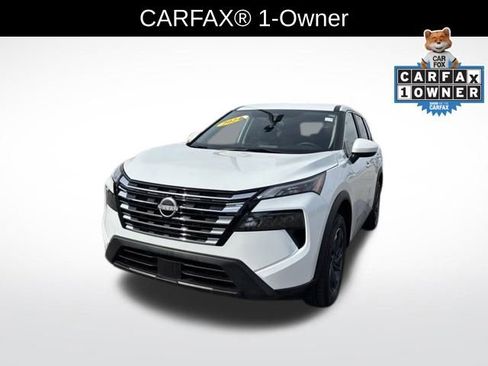 Used 2024 Nissan Rogue SV image 2