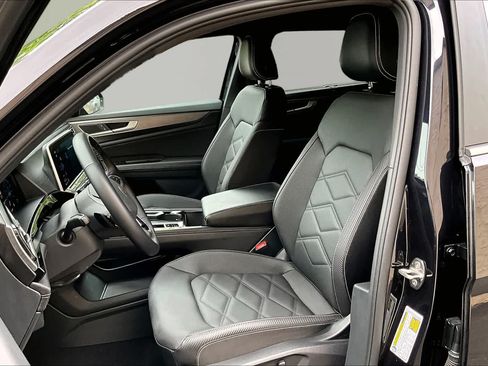 Used 2025 Volkswagen Atlas Cross Sport SE AWD/4WD image 8