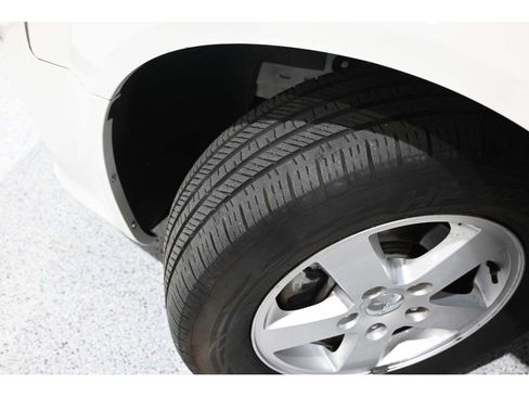 Used 2012 Dodge Grand Caravan Crew FWD image 11