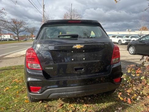 Used 2020 Chevrolet Trax LS image 2