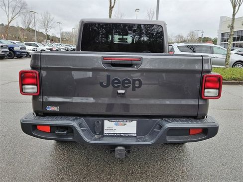 Used 2025 Jeep Gladiator Sport image 5