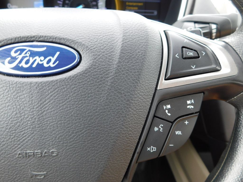 Used 2019 Ford Fusion SE FWD image 26