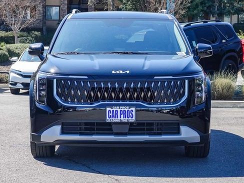 New 2026 Kia Carnival EX FWD image 3