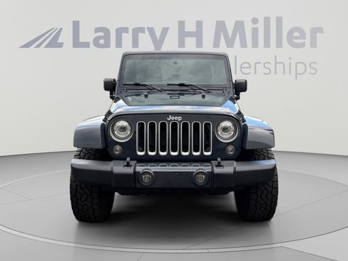 Used 2017 Jeep Wrangler Unlimited Sahara w/ Max Tow Package AWD/4WD image 8