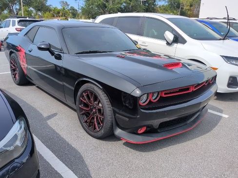 Used 2021 Dodge Challenger R/T RWD image 1