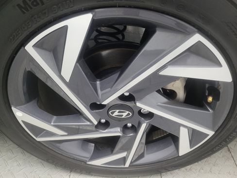 Used 2025 Hyundai Elantra Sport FWD image 31