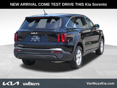 Used 2023 Kia Sorento LX FWD image 32