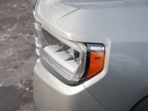 Used 2023 GMC Acadia SLT image 16