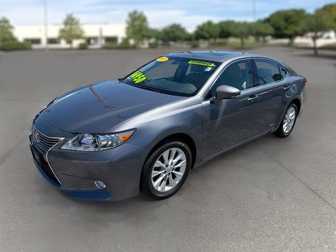 Used 2013 Lexus ES 300h w/ Luxury Pkg image 3