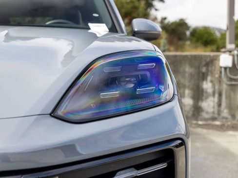 Certified 2026 Porsche Cayenne AWD/4WD image 18
