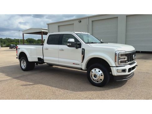 Used 2026 Ford F450 Platinum w/ Platinum Plus Package AWD/4WD image 2