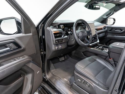 Used 2025 GMC Yukon Denali image 12