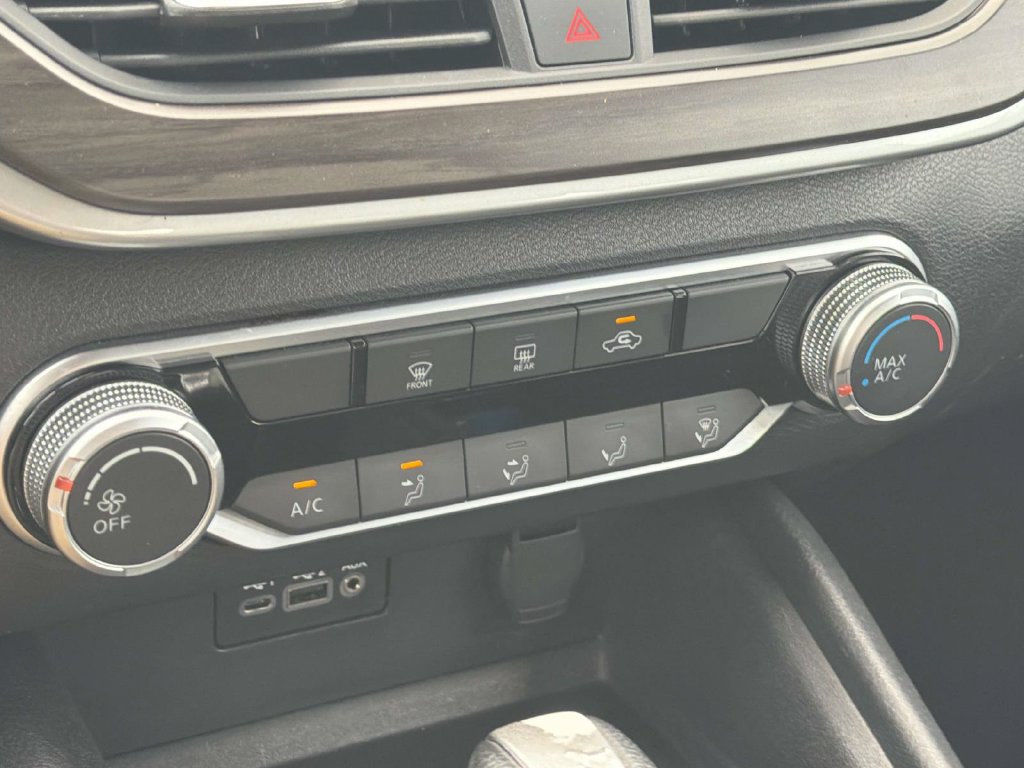 Used 2025 Nissan Altima 2.5 SV FWD image 14