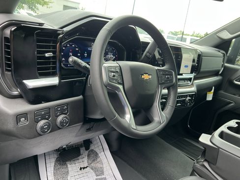 Used 2025 Chevrolet Silverado 2500 LT w/ Safety Package image 18