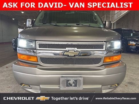 Used 2018 Chevrolet Express 2500 Work Van w/ Enhanced Convenience Package image 2