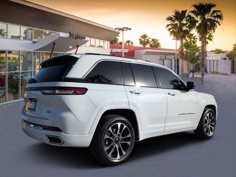 Certified 2022 Jeep Grand Cherokee Overland image 3