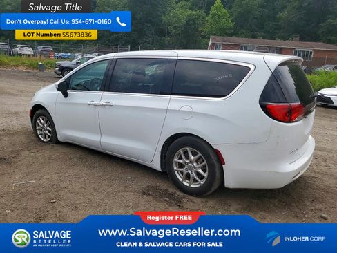 Used 2023 Chrysler Voyager LX FWD image 3