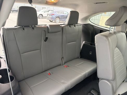 Used 2021 Toyota Highlander XLE AWD/4WD image 68