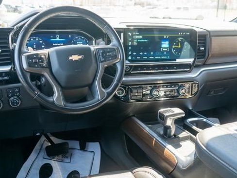 Used 2022 Chevrolet Silverado 1500 High Country w/ High Country Premium Package AWD/4WD image 14