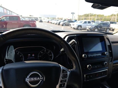 Used 2024 Nissan Titan SV w/ SV Convenience Package image 13