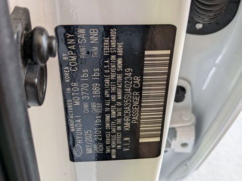 Used 2025 Hyundai Venue SEL FWD image 32