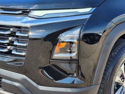 Used 2026 Chevrolet Equinox LT FWD image 8