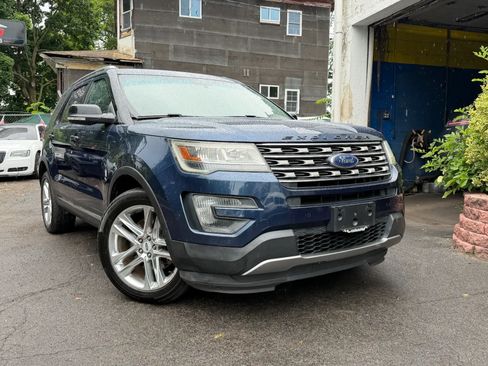 Used 2016 Ford Explorer XLT w/ Equipment Group 202A AWD/4WD image 16