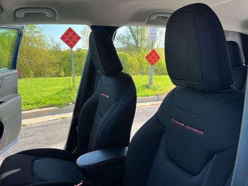 Used 2023 Jeep Renegade Trailhawk image 20