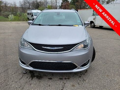 Used 2018 Chrysler Pacifica Touring-L Plus FWD image 8