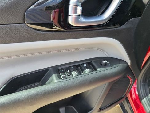 Used 2025 Jeep Compass Limited image 16