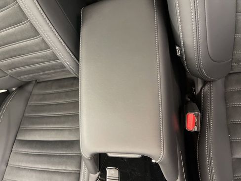 New 2025 Mitsubishi Outlander SE image 11