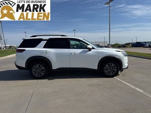Used 2025 Nissan Pathfinder SV FWD image 6