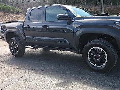 Used 2025 Toyota Tacoma TRD Off-Road image 9