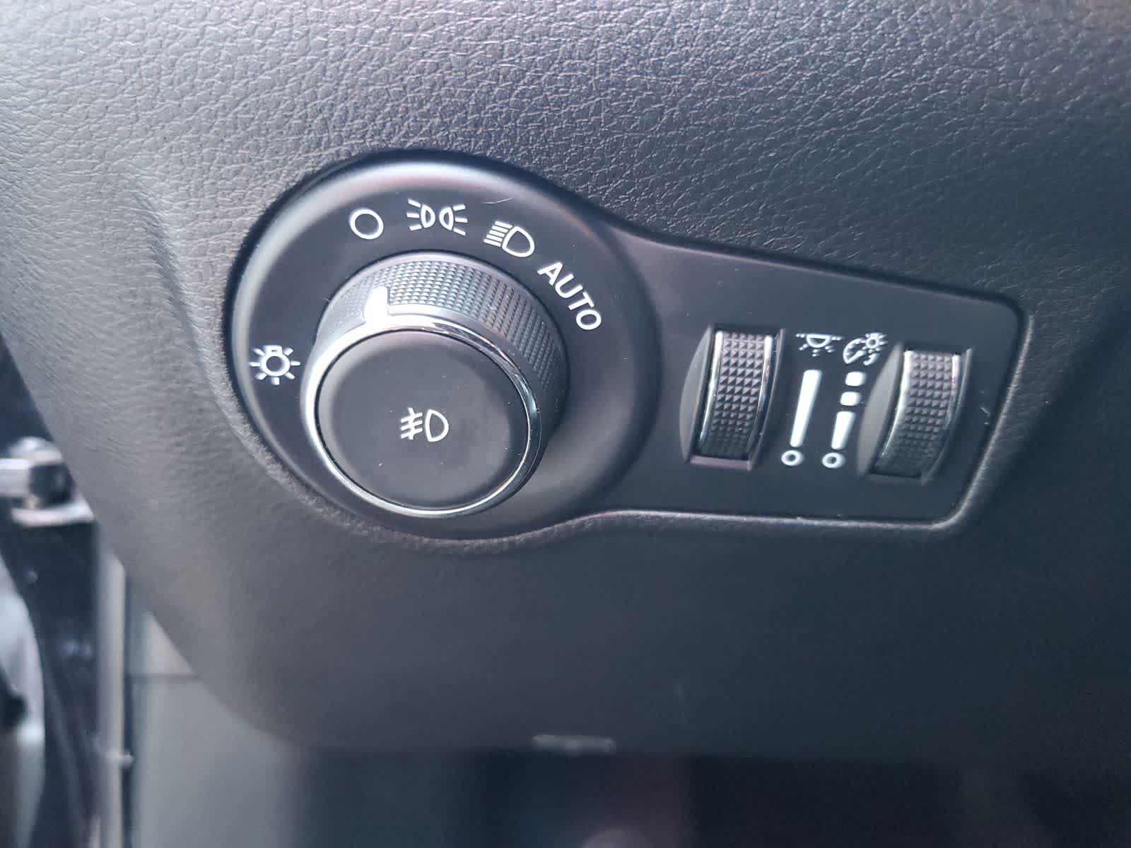 Used 2024 Jeep Compass Latitude AWD/4WD image 19