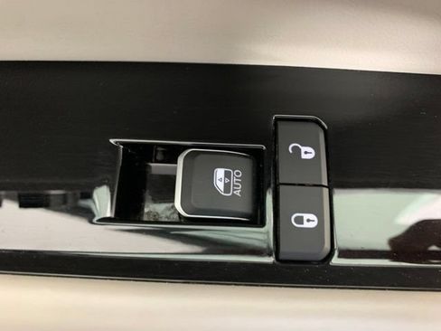Used 2023 Jeep Grand Wagoneer Series II AWD/4WD image 39