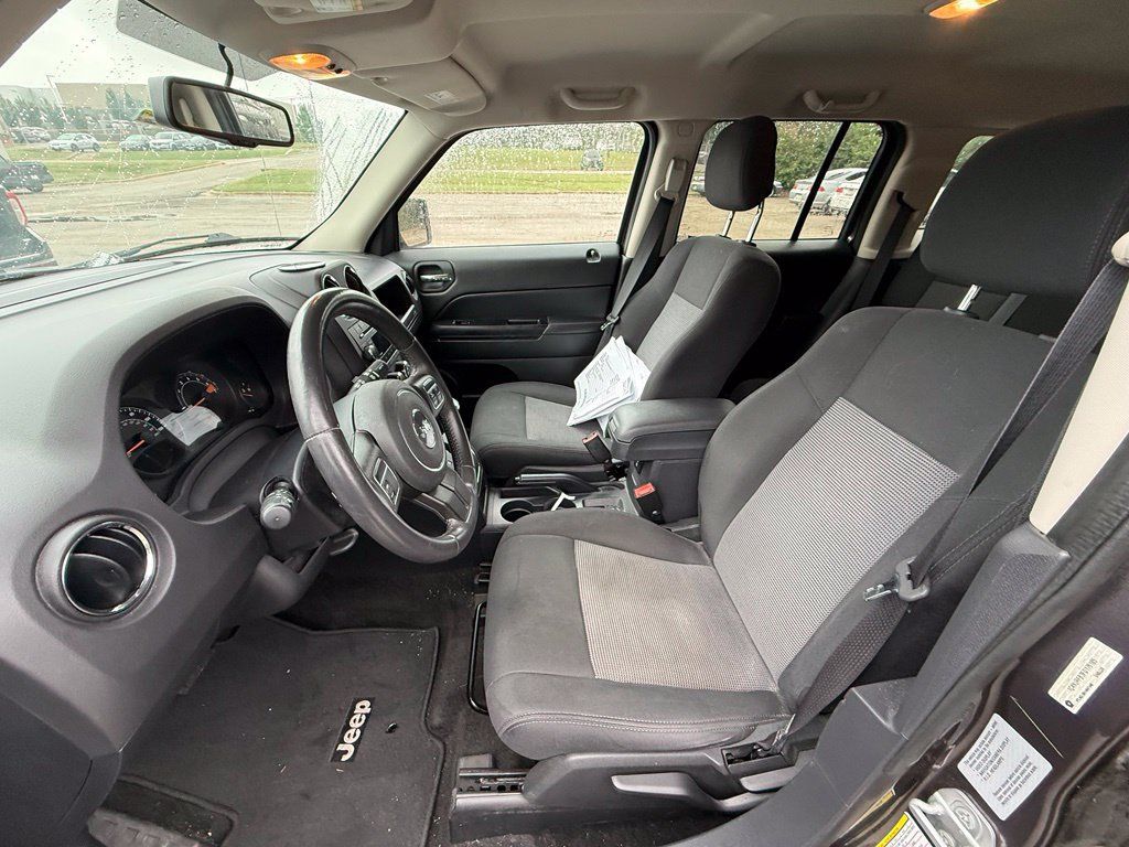 Used 2015 Jeep Patriot Latitude AWD/4WD image 10