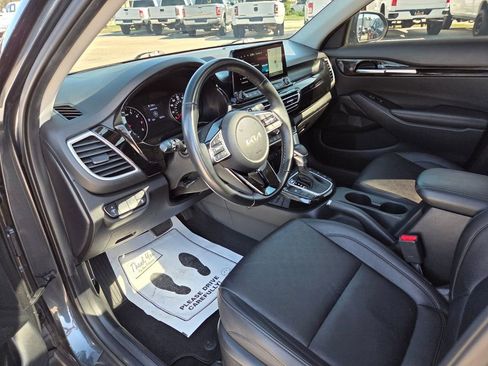 Used 2023 Kia Seltos EX image 24