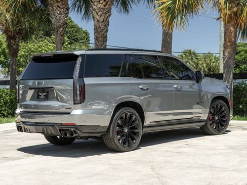 Used 2026 Cadillac Escalade V w/ LPO, ONYX Package AWD/4WD image 7