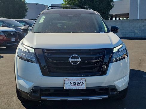 New 2025 Nissan Pathfinder Platinum image 17