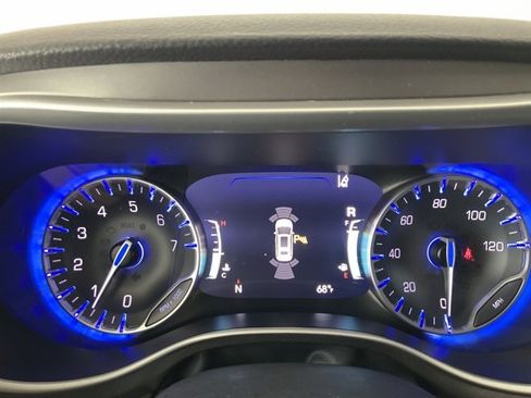 Used 2024 Chrysler Pacifica Touring-L image 28