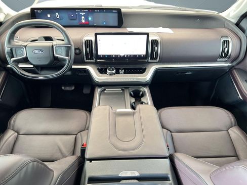 Used 2025 Ford Expedition Platinum w/ Platinum Ultimate Package image 17