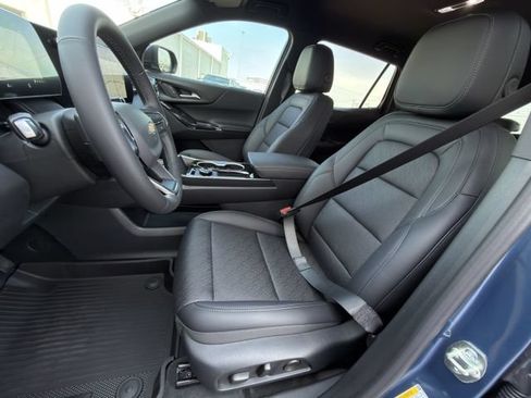 New 2026 Chevrolet Equinox LT w/ Convenience Package II FWD image 17