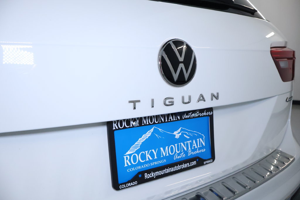 Used 2024 Volkswagen Tiguan SE w/ Panoramic Sunroof Package AWD/4WD image 10