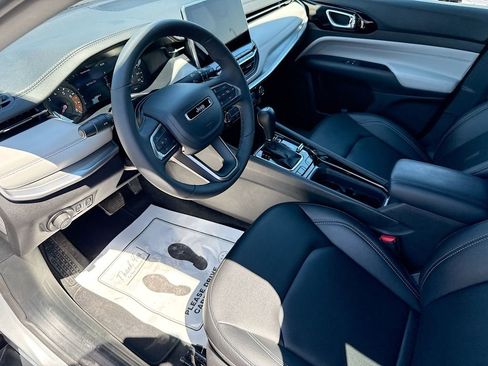 Used 2026 Jeep Compass Limited image 25